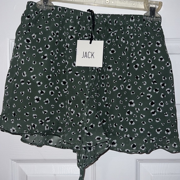 Jack by bbdakota NWT women’s shorts sz small color green floral print - Picture 3 of 3